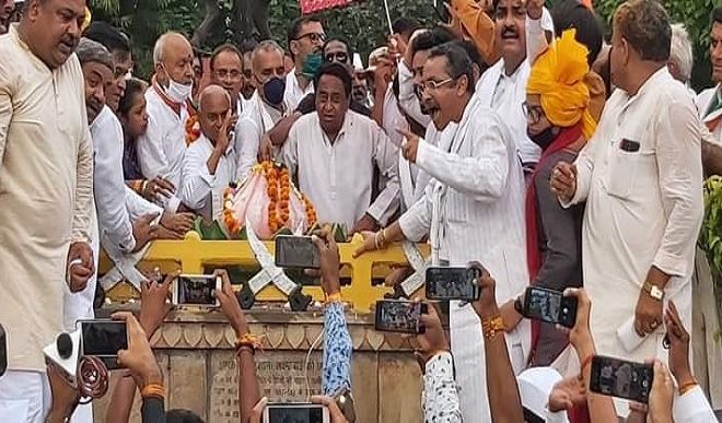 Rani Jhansi's tomb reached Kamal Nath 