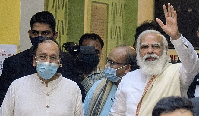 PM मोदी ने बंगाली कलाकारों के साथ चाय पर चर्चा की, राज्यपाल धनखड़ भी रहे मौजूद
