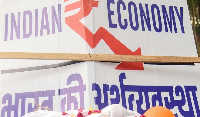 चालू वित्त वर्ष में भारतीय अर्थव्यवस्था में आ सकती है आठ फीसदी की गिरावट: फिक्की सर्वेक्षण