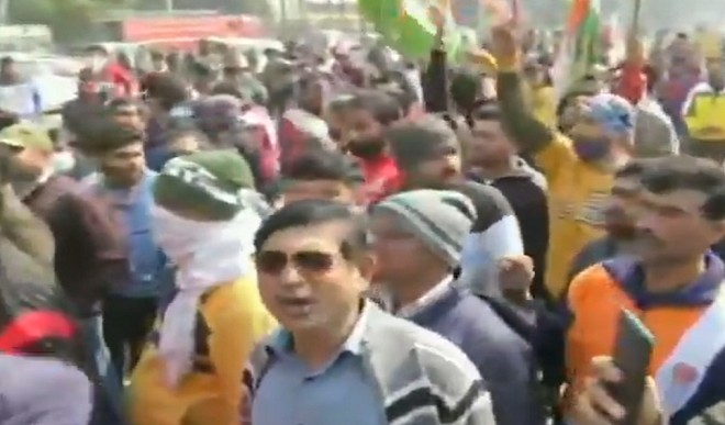 सिंघु बॉर्डर खाली करने को लेकर प्रदर्शन, स्थानीय लोगों और प्रदर्शनकारियों के बीच झड़प