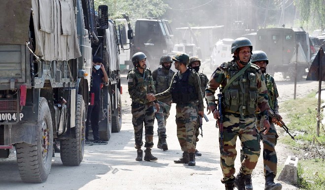 जम्मू कश्मीर के श्रीनगर में सुरक्षाकर्मियों और आतंकवादियों के बीच मुठभेड़