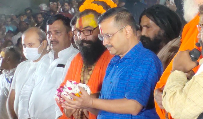 Delhi CM Arvind Kejriwal reaches Ayodhya