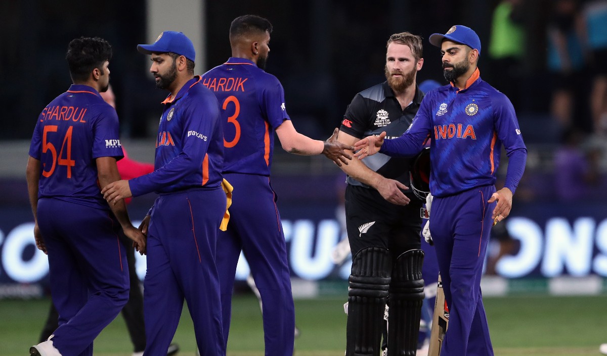 न्यूजीलैंड से हारकर भारत की सेमीफाइनल की डगर हुई मुश्किल , बतौर कप्तान फिर नाकाम कोहली