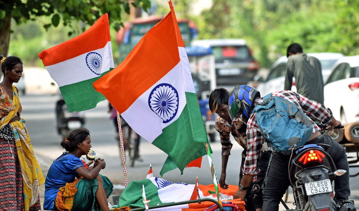 Delhi govt approves fund for installing 500 high mast tricolours