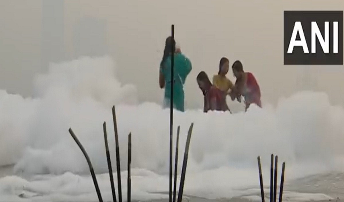 Devotees take a dip in the poisonous bubble foam of Yamuna river in Chhath Puja Devotees take a dip in the poisonous bubble foam of Yamuna river in Chhath Puja