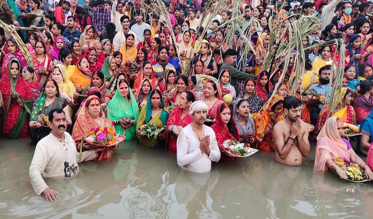 The fasting women concluded Chhath Puja by giving Usha Ardhya The fasting women concluded Chhath Puja by giving Usha Ardhya