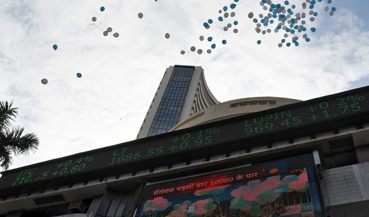 शेयर बाजार की तेज शुरूआत, सेंसेक्स 300 अंक से अधिक चढ़ा; निफ्टी में भी तेजी
