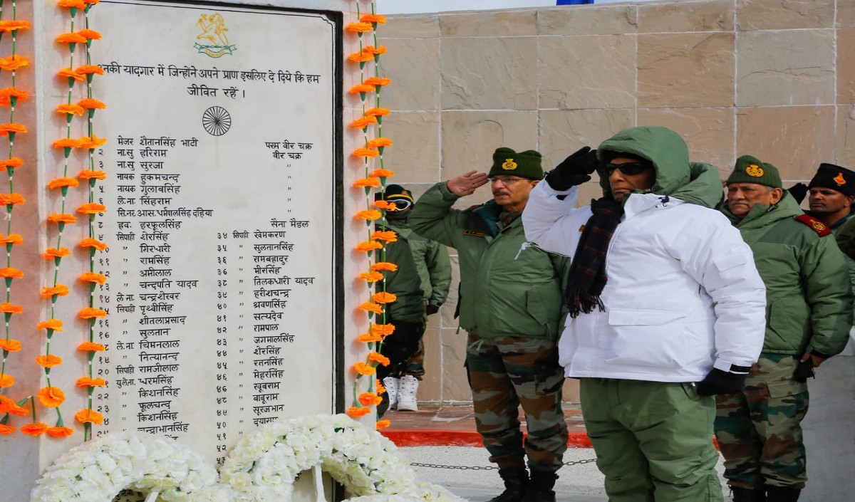 राजनाथ ने लद्दाख में स्थित युद्ध स्मारक का किया उद्घाटन, बोले- 114 वीर जवानों ने सीमा की रक्षा के लिए दी थी शहादत