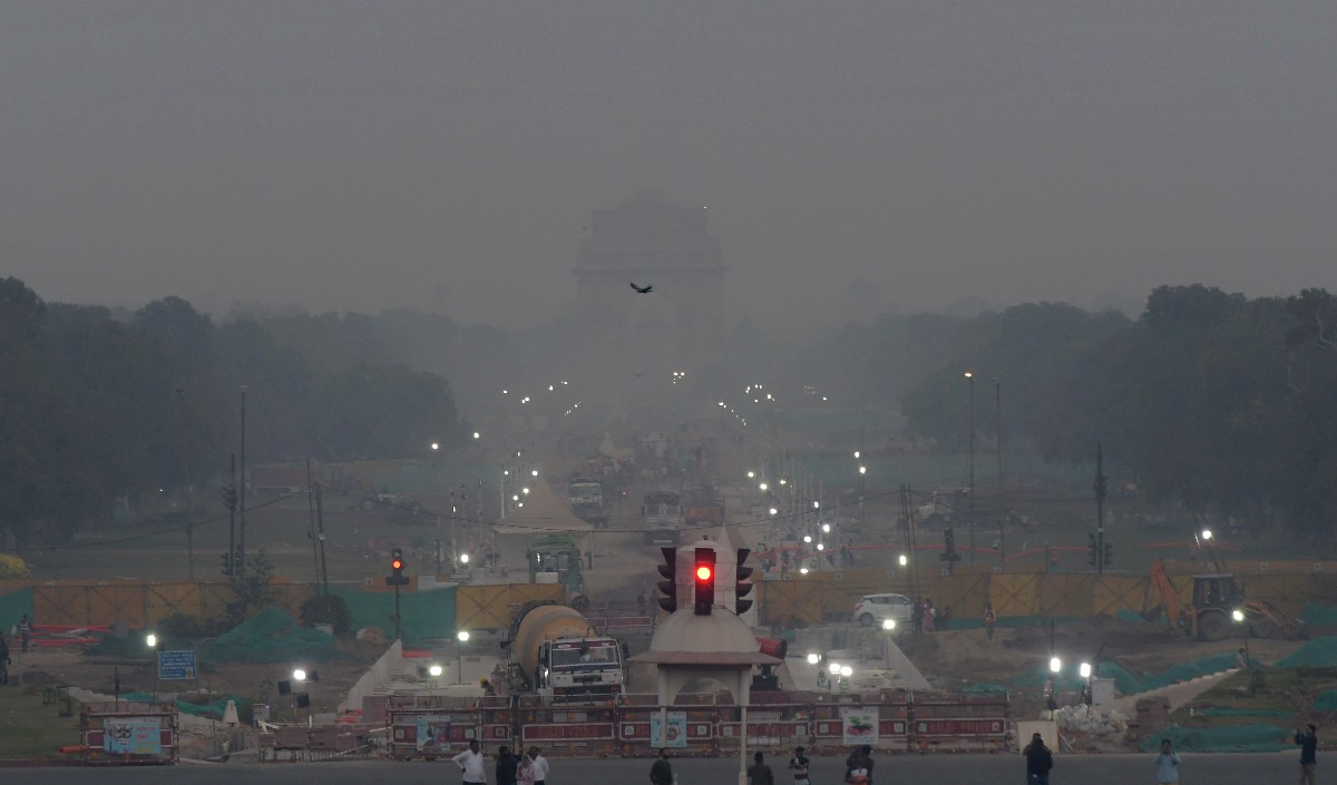 वायु प्रदूषण: दिल्ली ने ट्रक के प्रवेश पर प्रतिबंध को बढ़ाया, निर्माण कार्य पर लगी पांबदी हटाई गई
