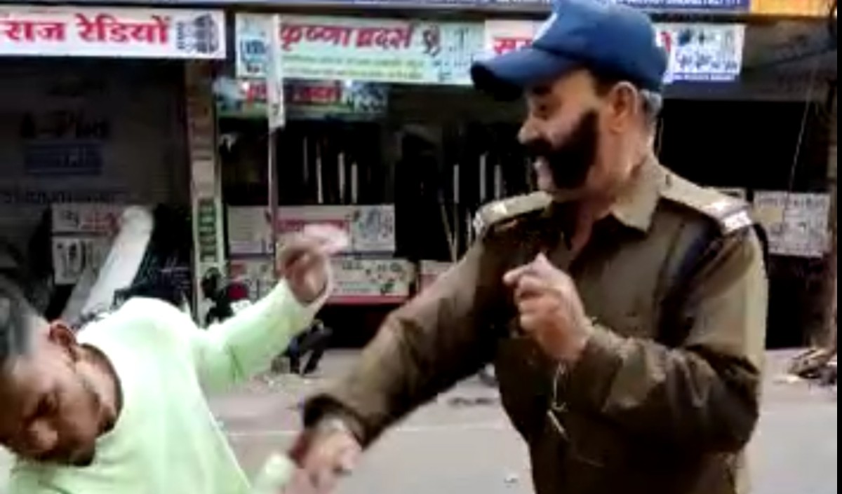 Indore policeman viral video