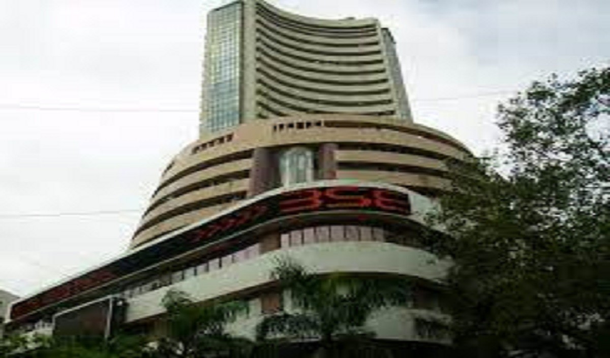 सेंसेक्स की शीर्ष 10 में से नौ कंपनियों का बाजार पूंजीकरण में 2.62 लाख करोड़ रुपये की गिरावट आई