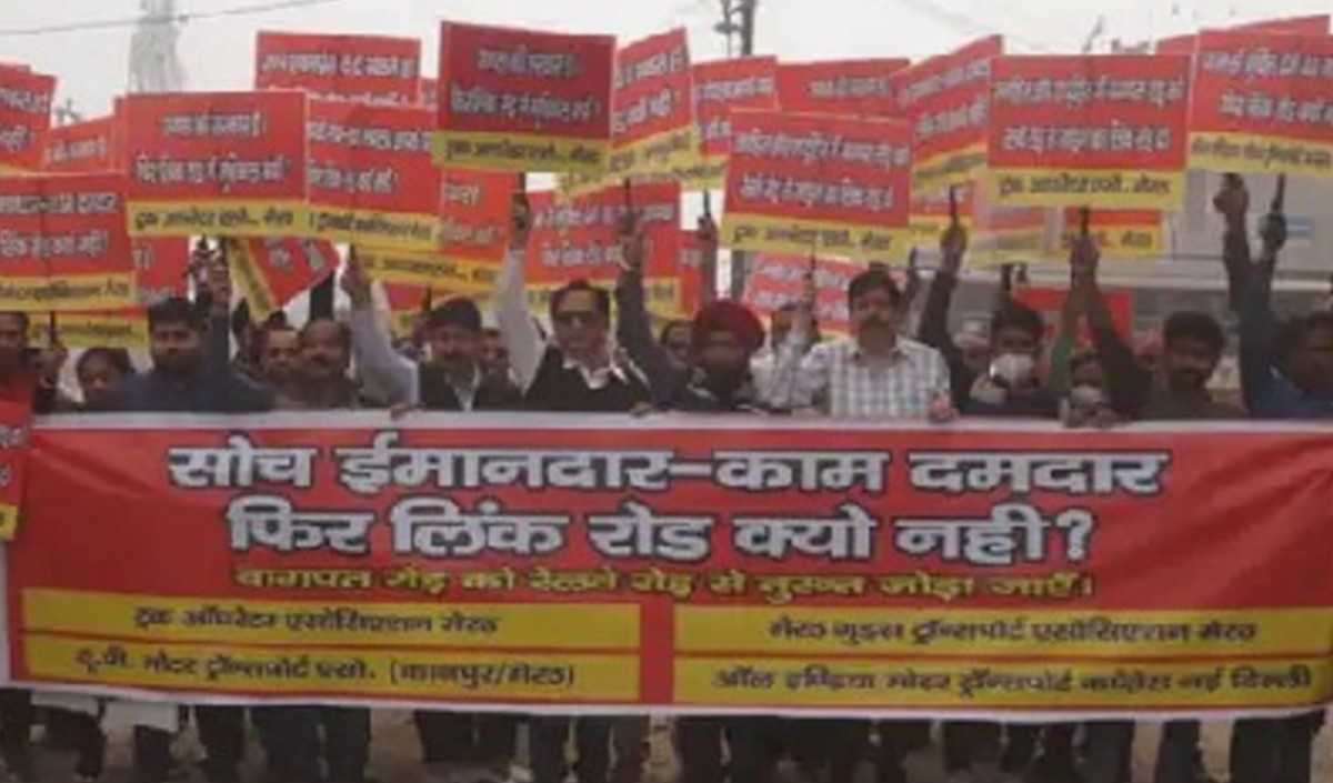 मेरठ में पिंकी चिंयोटी के नेतृत्व में यूपी मोटर ट्रांसपोर्ट एसोसिएशन ने लिंक रोड को लेकर निकाली रैली