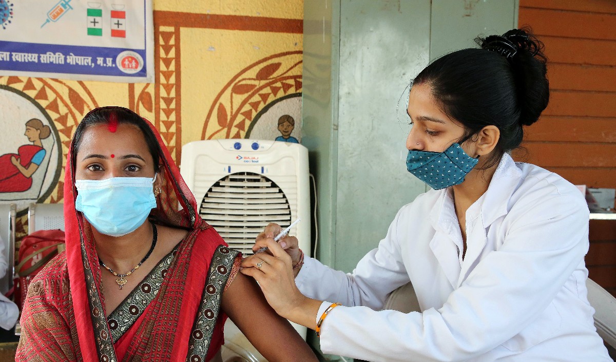 भारत में एक दिन में कोविड-19 टीके की एक करोड़ से अधिक खुराक दी गई