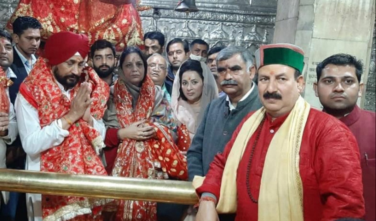 पंजाब के मुख्यमंत्री चरनजीत सिंह चन्नी ने ज्वालामुखी मंदिर में शीश नवाया