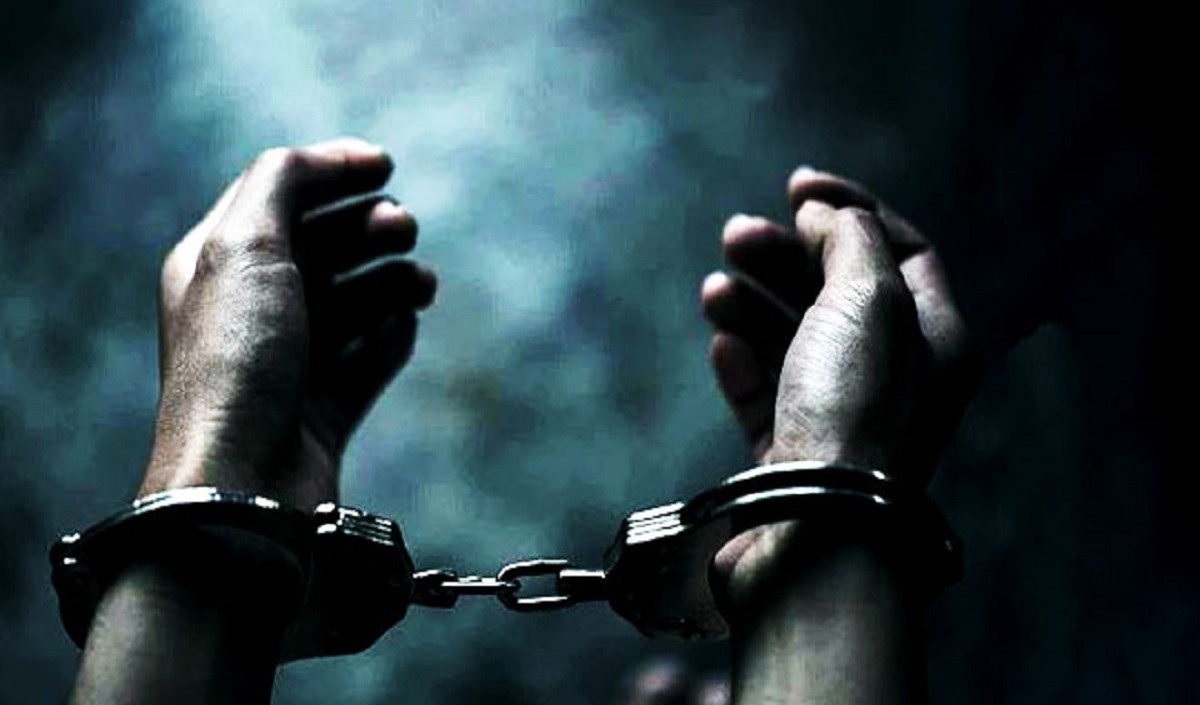 नोएडा में 800 लोगों से करोड़ों रुपये ठगने वाला शातिर आरोपी गिरफ्तार