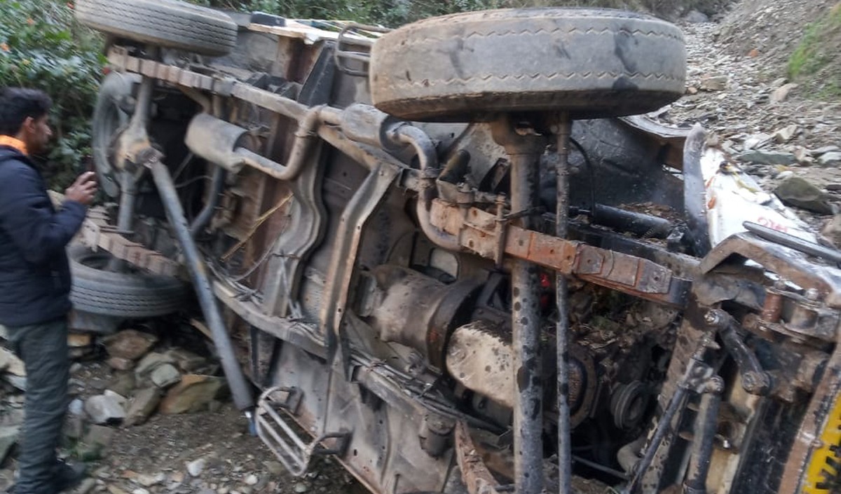 भटियात में पिकअप दुर्घटनाग्रस्त, 2 महिलाओ की मौत 27 लोग घायल