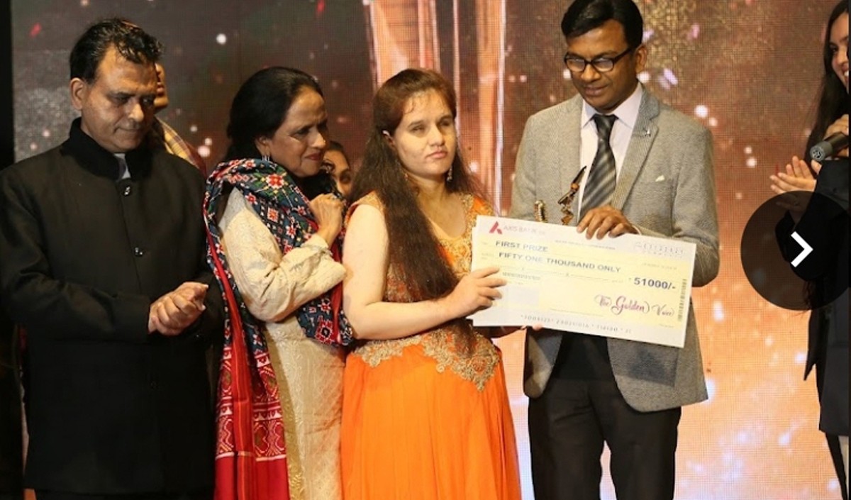 राज्यपाल राजेंद्र विश्वनाथ आर्लेकर ने गायिका मुस्कान नेगी को बधाई दी