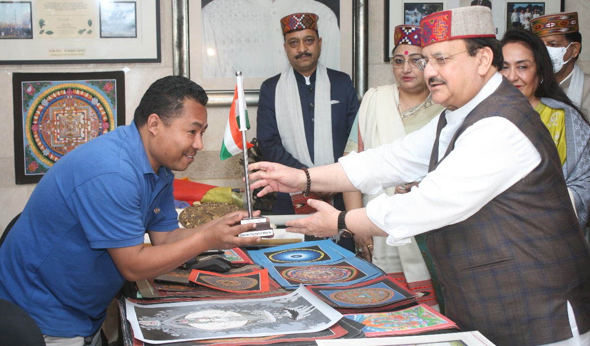 जगत प्रकाश नड्डा ने हिमाचल कला महोत्सव का अवलोकन किया