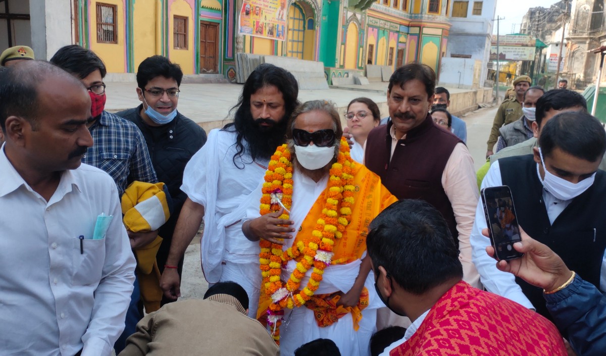 Sri Sri Ravi Shankar arrived in Ayodhya to visit Sri Ramlala