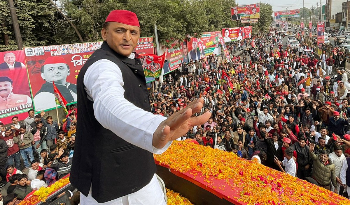 Akhilesh Yadav Vijay Rath Yatra gathered in Jaunpur