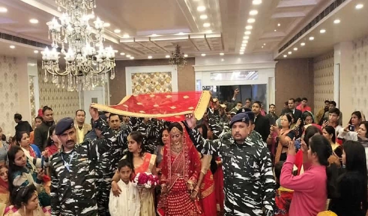 CRPF jawan arrived at the wedding of the sister of the martyr