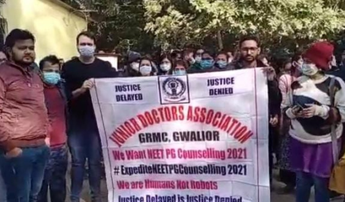 Junior Doctor association strike in Gwalior