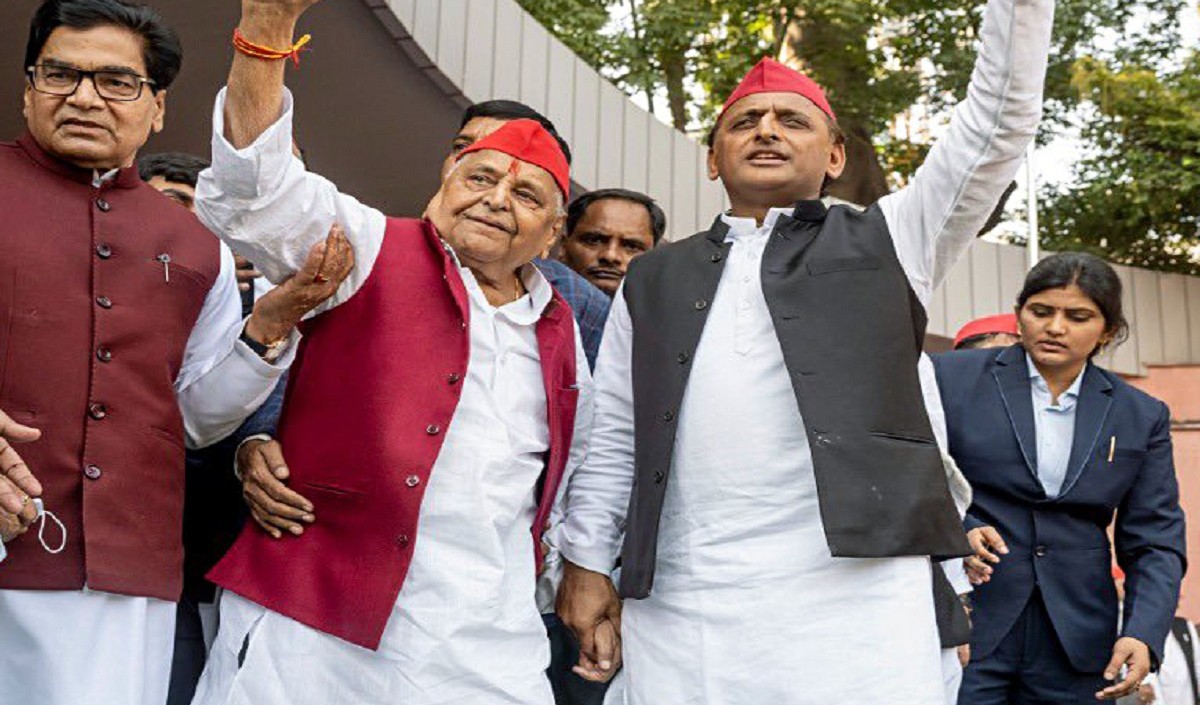 Demand action against Mulayam Singh Yadav family in disproportionate assets case