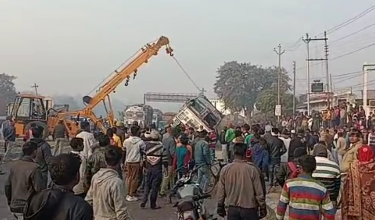 three girl students died in ayodhya truck overturn