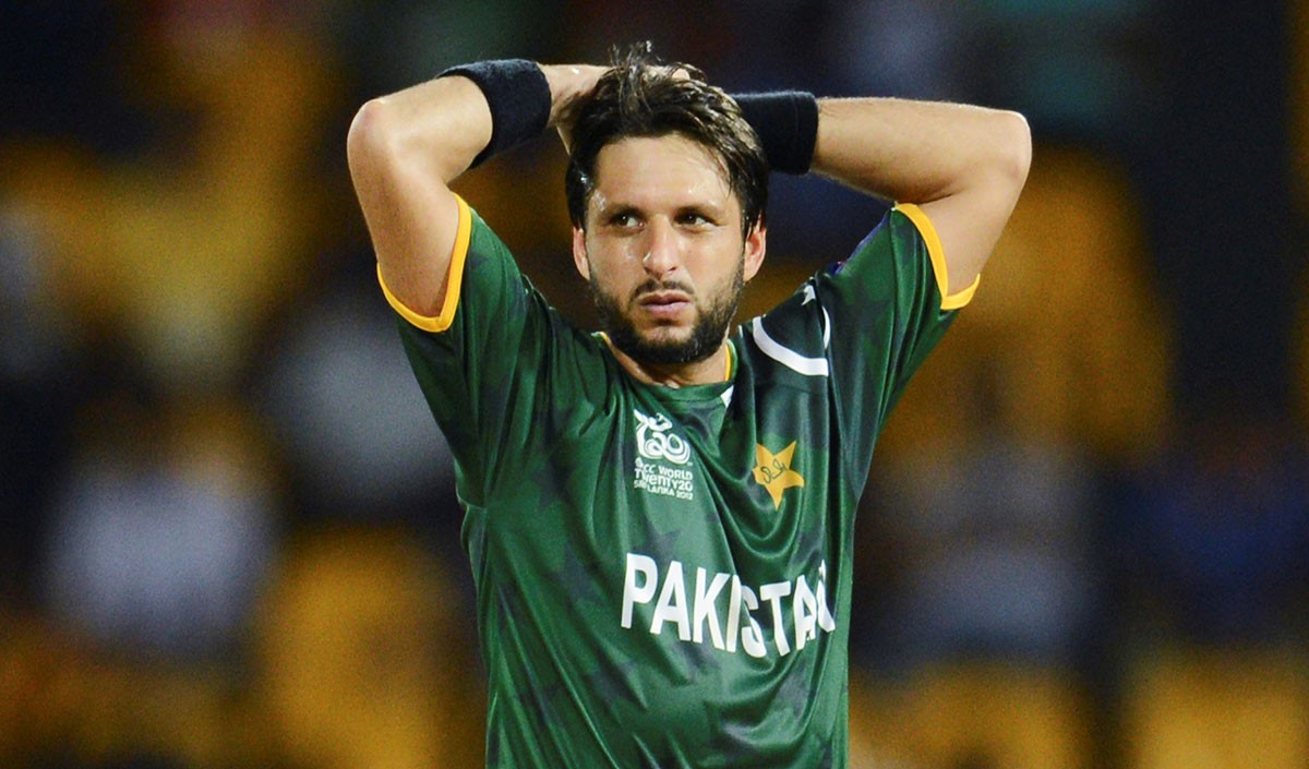 shahid-afridi-daughter-performs-aarti-and-father-broke-tv-in-anger-watch-video