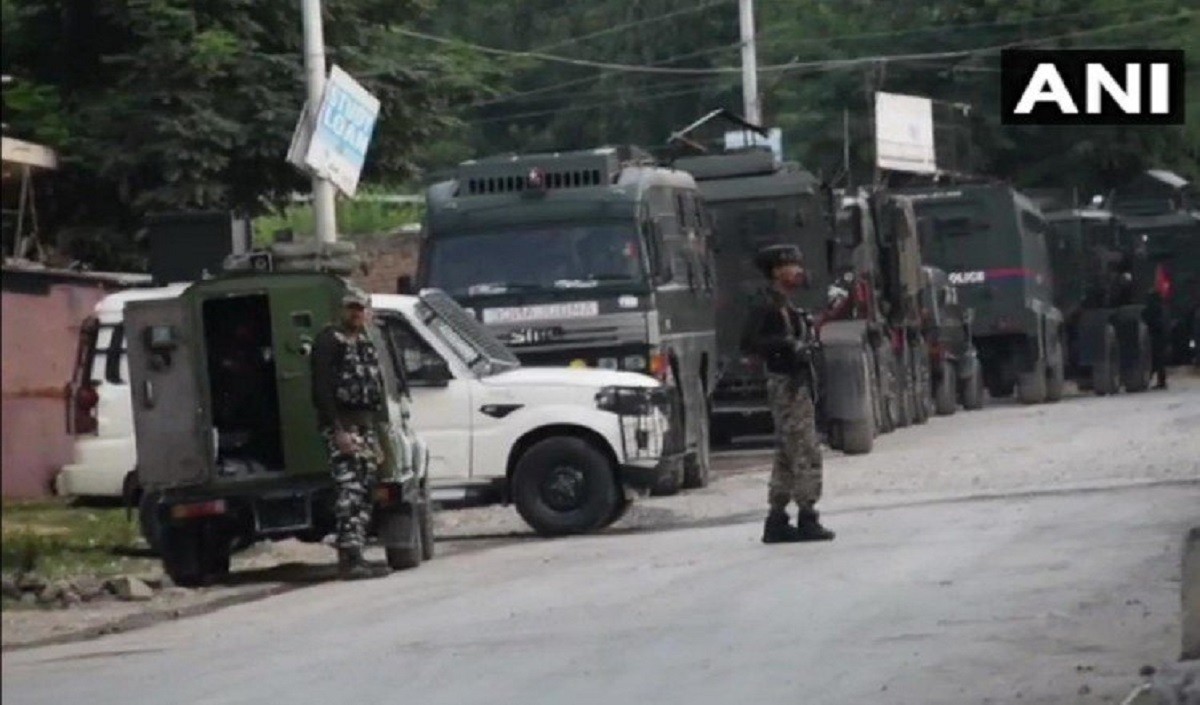 श्रीनगर में मुठभेड़ में जैश-ए-मोहम्मद के तीन आतंकवादी ढेर, चार सुरक्षा कर्मी घायल