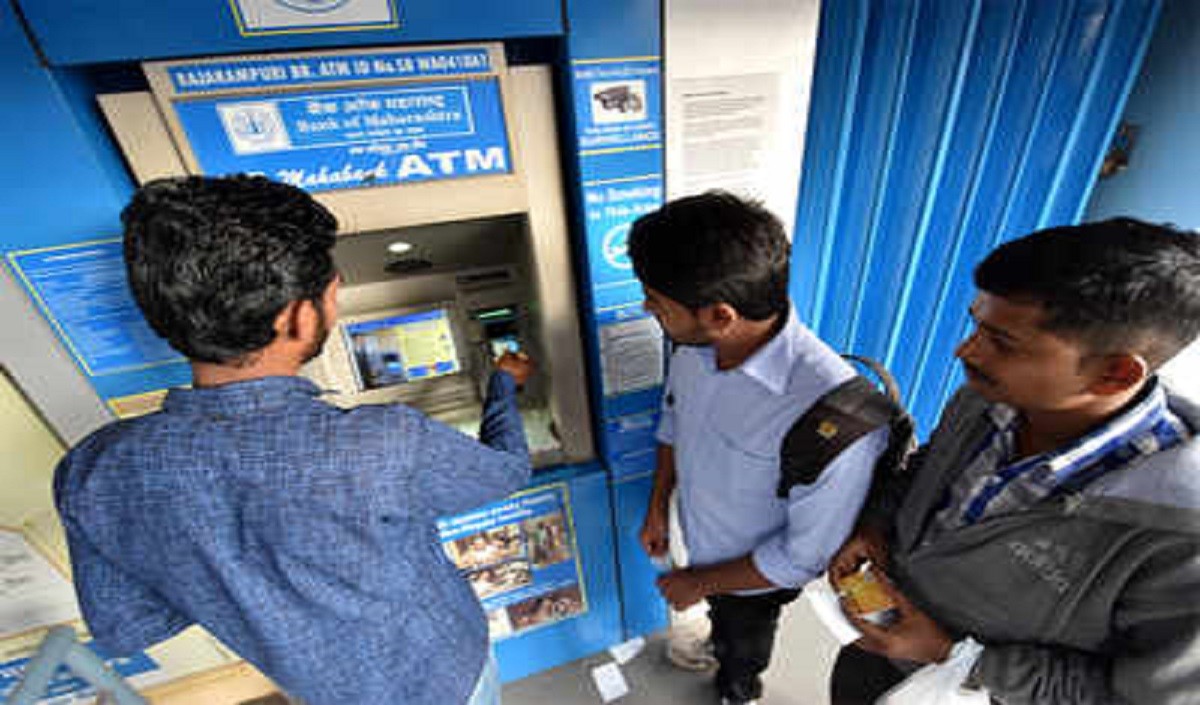 1 जनवरी 2022 से ATM से पैसे निकालना होगा महंगा, जानिए नए साल में क्या होंगे बदलाव