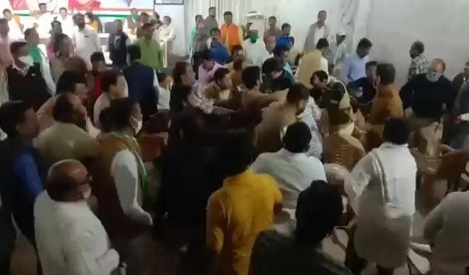 Workers clashed in Madhya Pradesh Congress 
