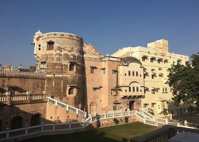किलों और हवेलियों के लिए प्रसिद्ध है मंडावा, जानें इसके बारे में