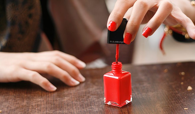 नेल पॉलिश लगाते वक्त ध्यान रखें यह ज़रूरी बातें - things to remember while  applying nail polish