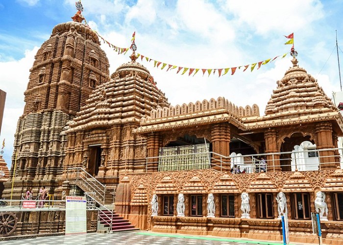 जानिए जगन्नाथ पुरी और उनकी विश्व प्रसिद्ध रथयात्रा के बारे में