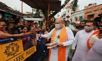 ममता के गढ़ भवानीपुर में अमित शाह की हुंकार, घर-घर जाकर किया चुनाव प्रचार 