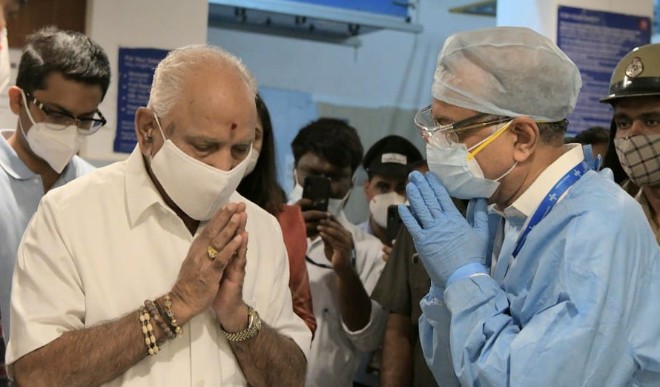 कोविड-19 संक्रमण से मुक्त होने के बाद येदियुरप्पा को दी गई अस्पताल से छुट्टी