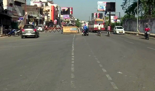 गोरखपुर समाचार: डीआईजी ने  लॉकडाउन का कराया पालन , रोड पर रहा सन्नाटा