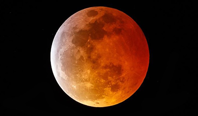 साल का पहला चंद्रग्रहण, जानिए राशियों पर क्या बढ़ेगा इसका असर