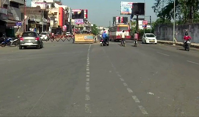 गोरखपुर की खबरें: लॉकडाउन का उल्लंघन करने वालों के खिलाफ यातायात पुलिस सख्त