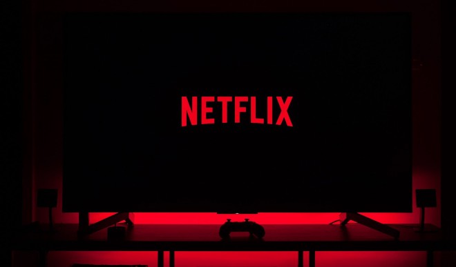 एलन डर्शोविट्ज़ ने Netflix पर किया आठ करोड़ डॉलर का मुकदमा