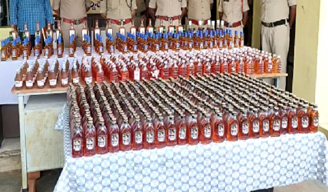 उत्तर प्रदेश: अलीगढ़ में नकली शराब पीने से आठ लोगों की मौत, पांच की हालत गंभीर