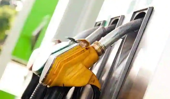 पेट्रोल-डीजल के दाम में तेजी, मुंबई में पेट्रोल 100 रुपए के पार