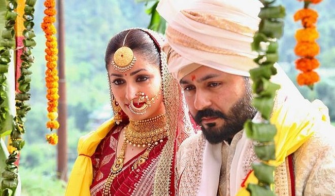 Yami Gautam looks very beautiful as the new bride
