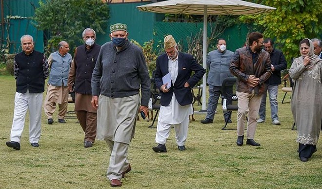 श्रीनगर में हुई गुपकर नेताओं की बैठक, पीएम मोदी की सर्वदलीय बैठक के बाद पहली मुलाकात