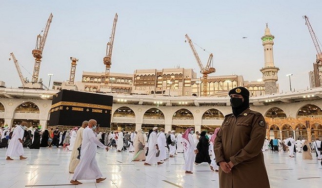 For the first time, Saudi women stand guard in Mecca during haj
