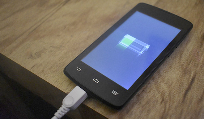 स्मार्टफोन की बैटरी लाइफ बढ़ाने के कुछ बेहद आसान टिप्स