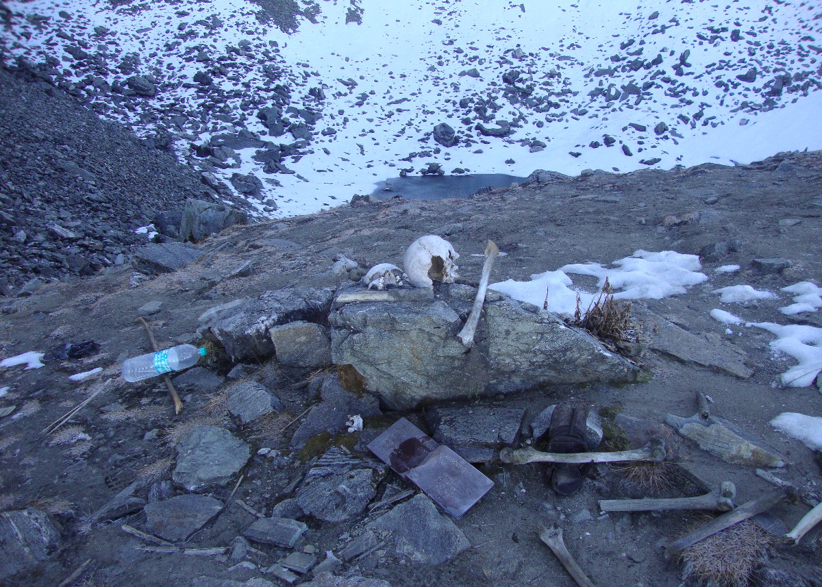उत्तराखंड में स्थित इस झील पर जाकर काँप सकती है आपकी रूह, यहाँ तैरते हैं सैंकड़ों कंकाल