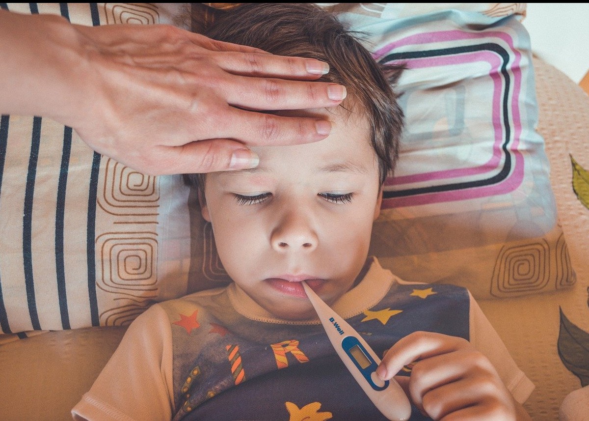 बच्चों में क्यों फैल रहा है वायरल बुखार? जानें कैसे कर सकते हैं बचाव