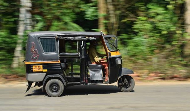 Kerala auto driver won 12 crore